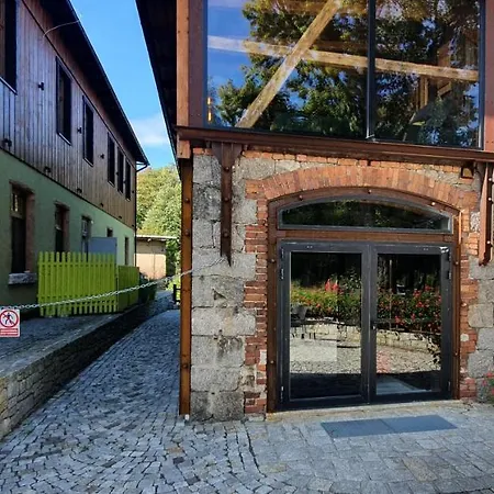 Dom Pod Lipa Feriehus *